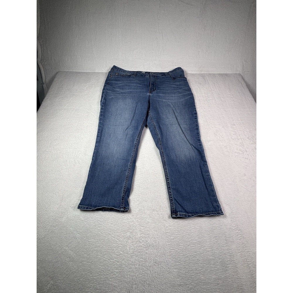 LEE RIDERS Women's Midrise Capri Light Wash Jeans Size 18M